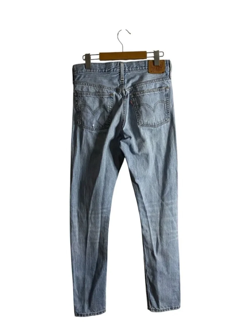 Levis details gently